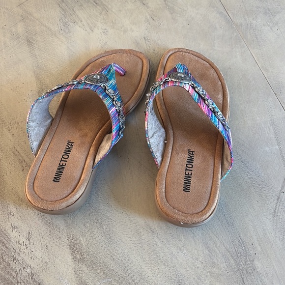 Womens Minnetonka Thong Gem Sandals Size 6 W - Picture 3 of 5
